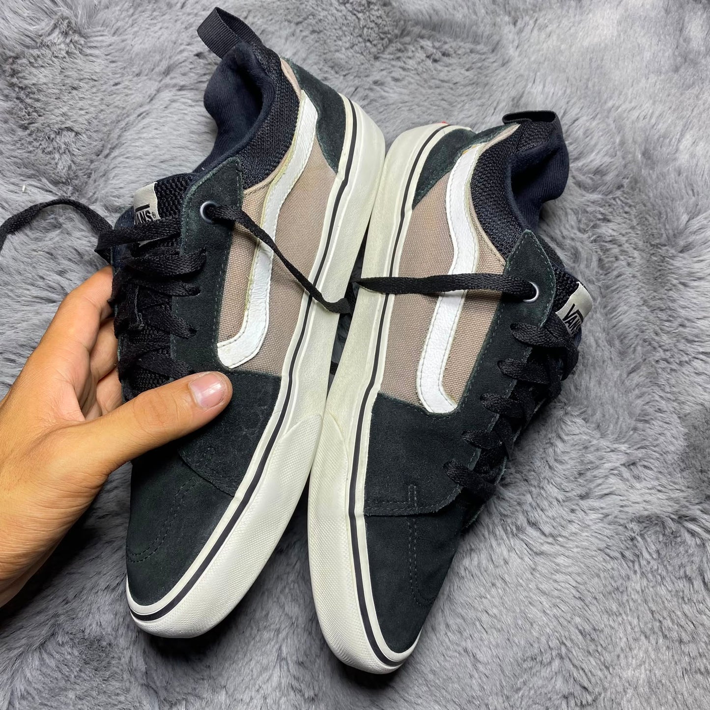 VANS ( Size 42 / 8 )