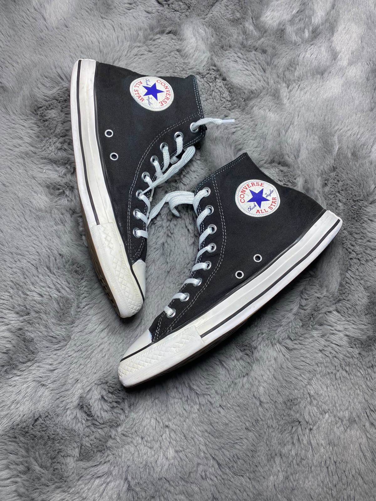 Converse ( Size 41 / 7.5 )