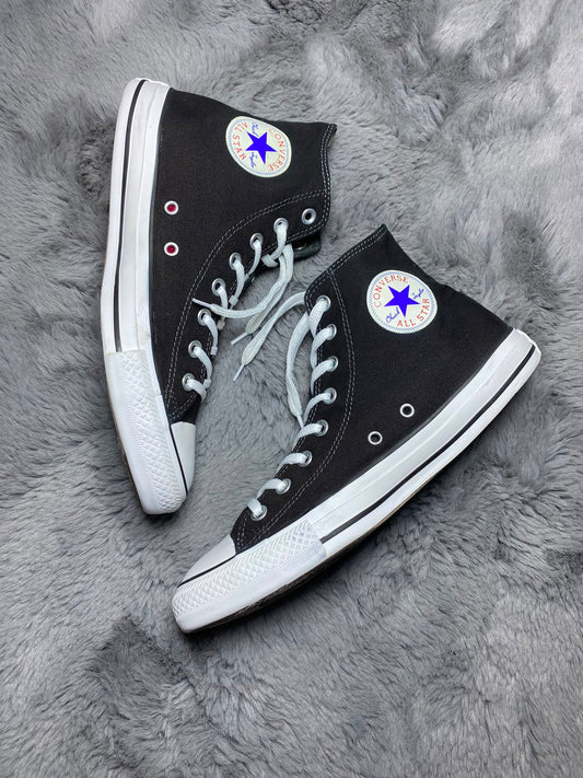 Converse ( Size 42 / 8.5 )