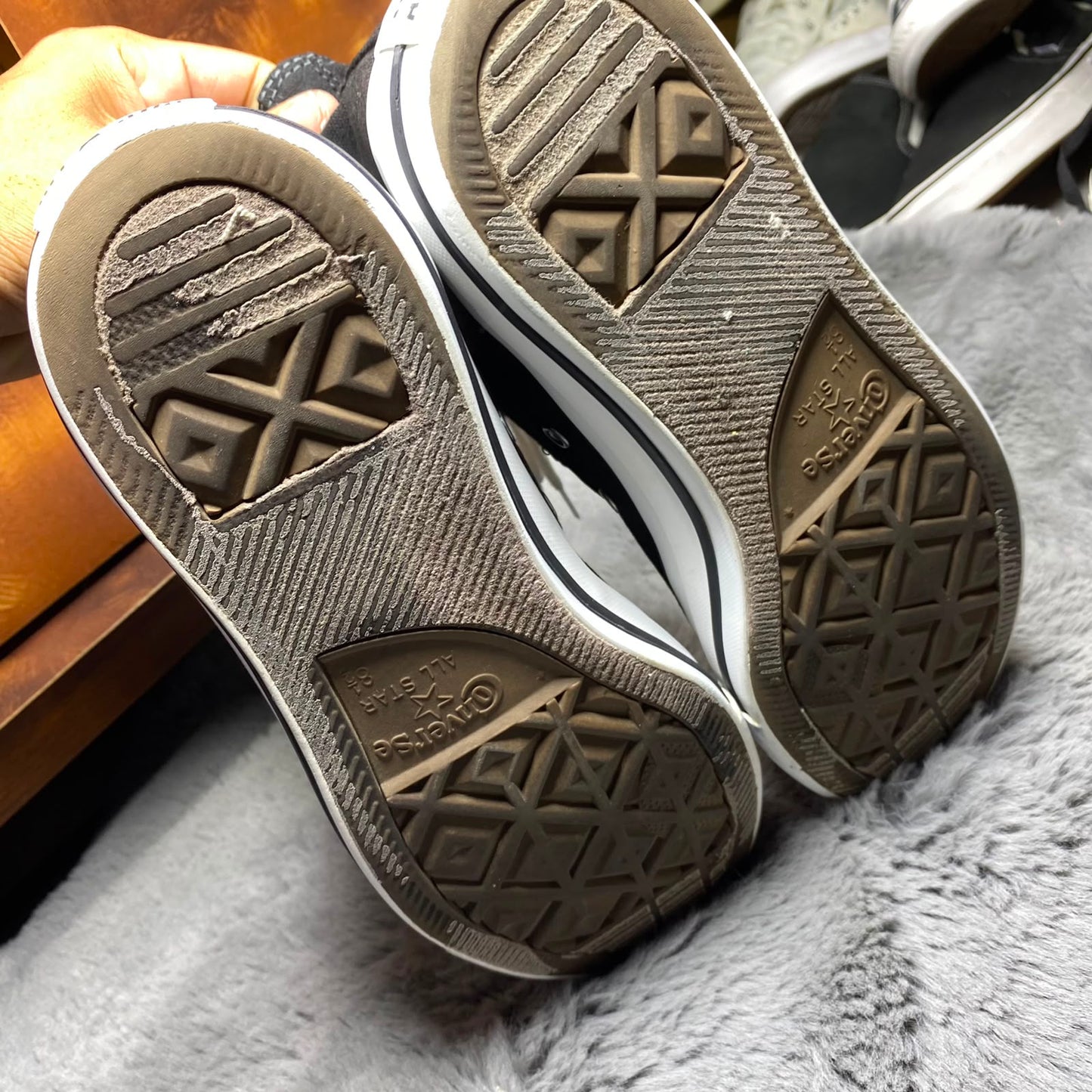 Converse ( Size 42 / 8.5 )