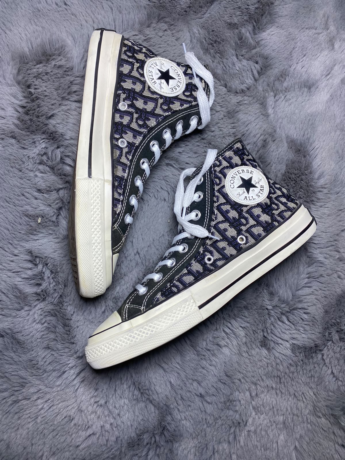Converse ( Size 41 / 7.5 )