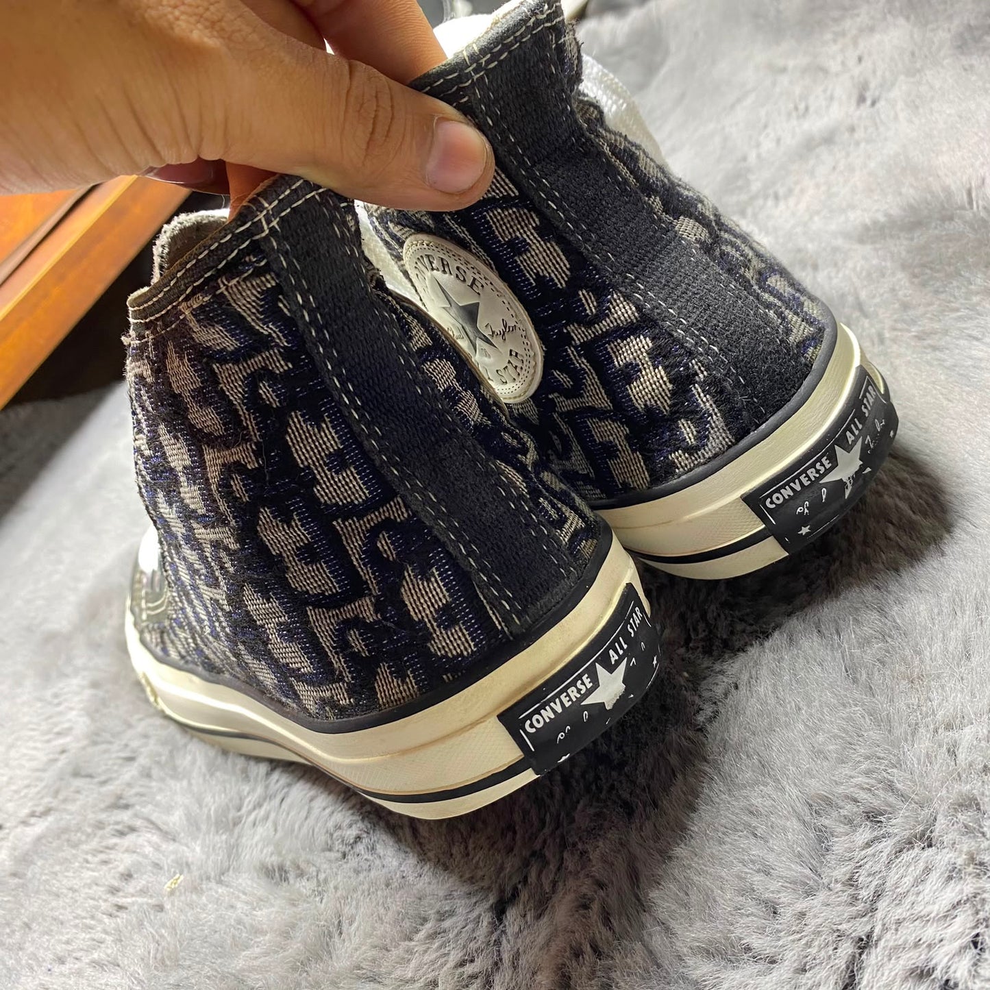 Converse ( Size 41 / 7.5 )