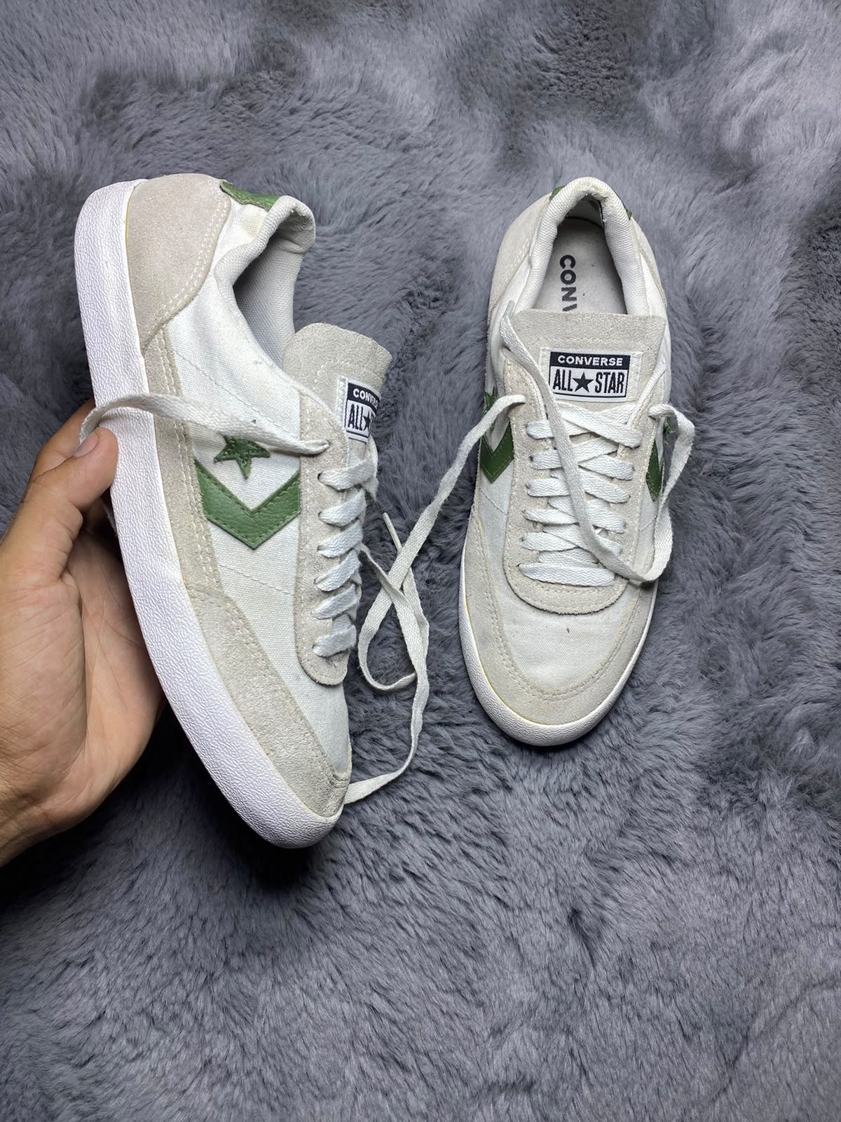 Converse ( Size 42 / 8.5 )