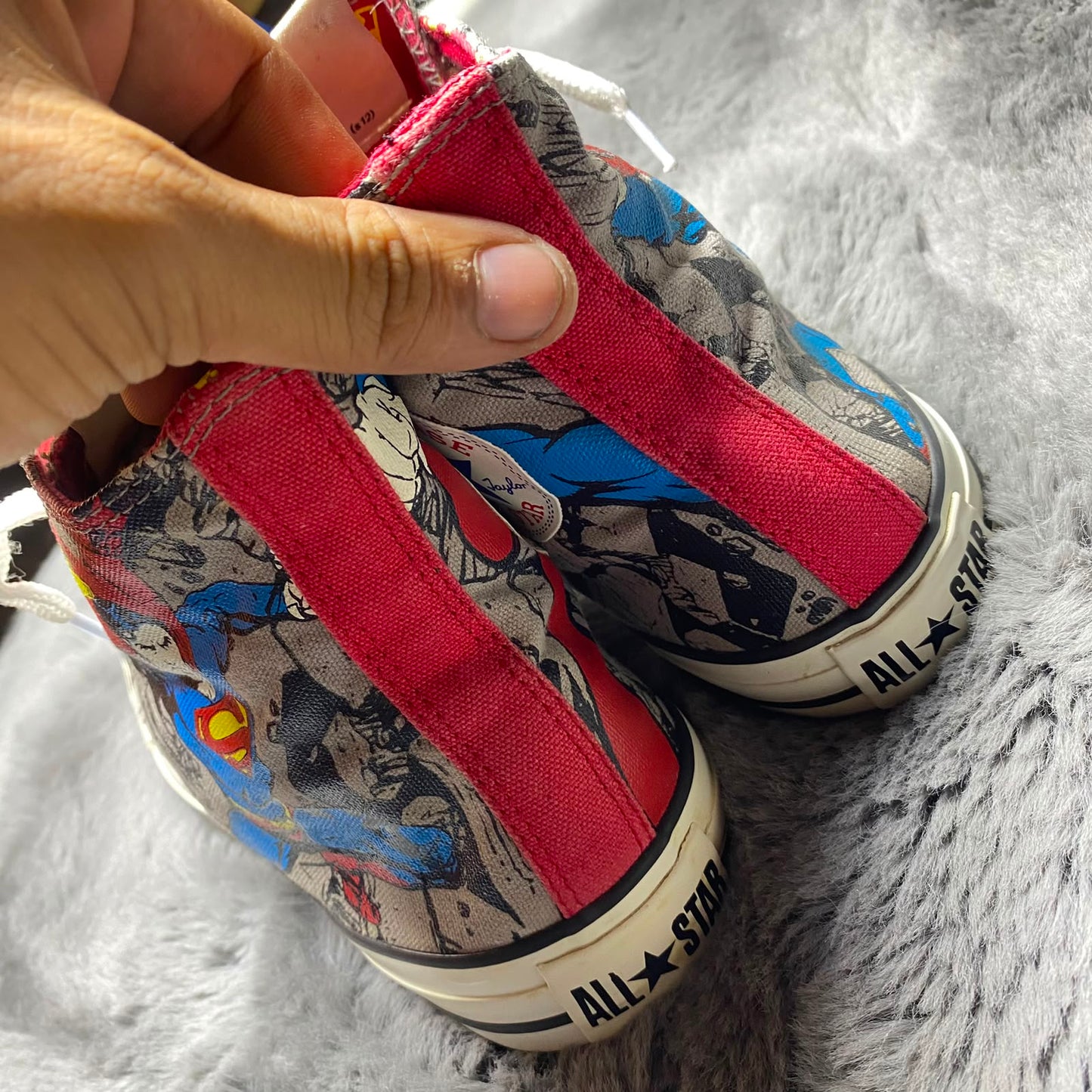 Converse ( Size 42 / 8.5 )