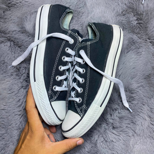 Converse ( Size 41.5 - 42 / 7.5 - 8 )