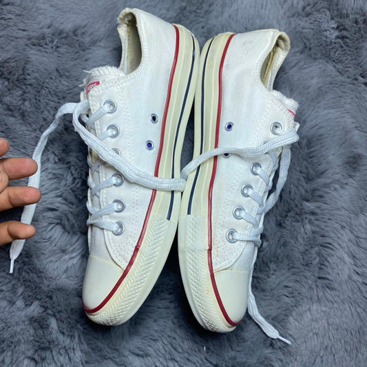 Converse ( Size 41.5 - 42 / 7.5 - 8 )