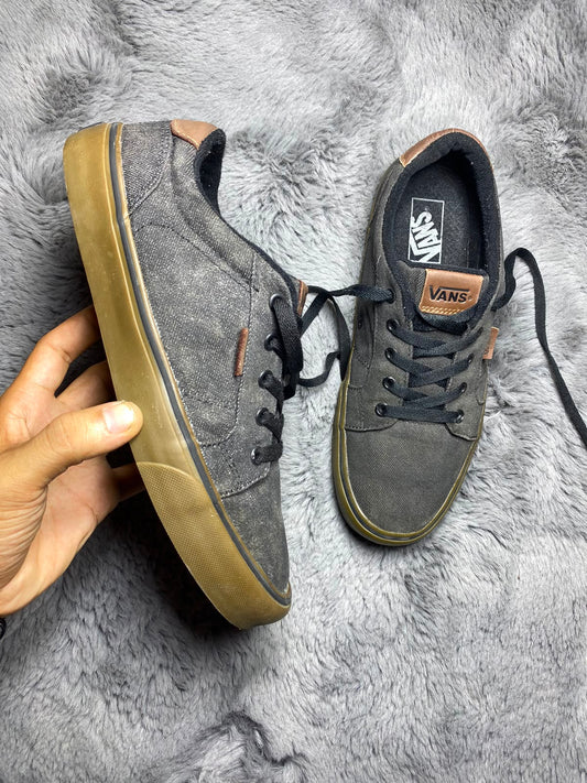 VANS ( Size 42.5-43 /  8.5 )