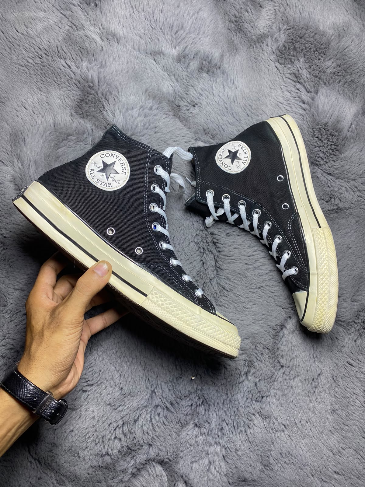 Converse ( Size 42 / 8.5 )