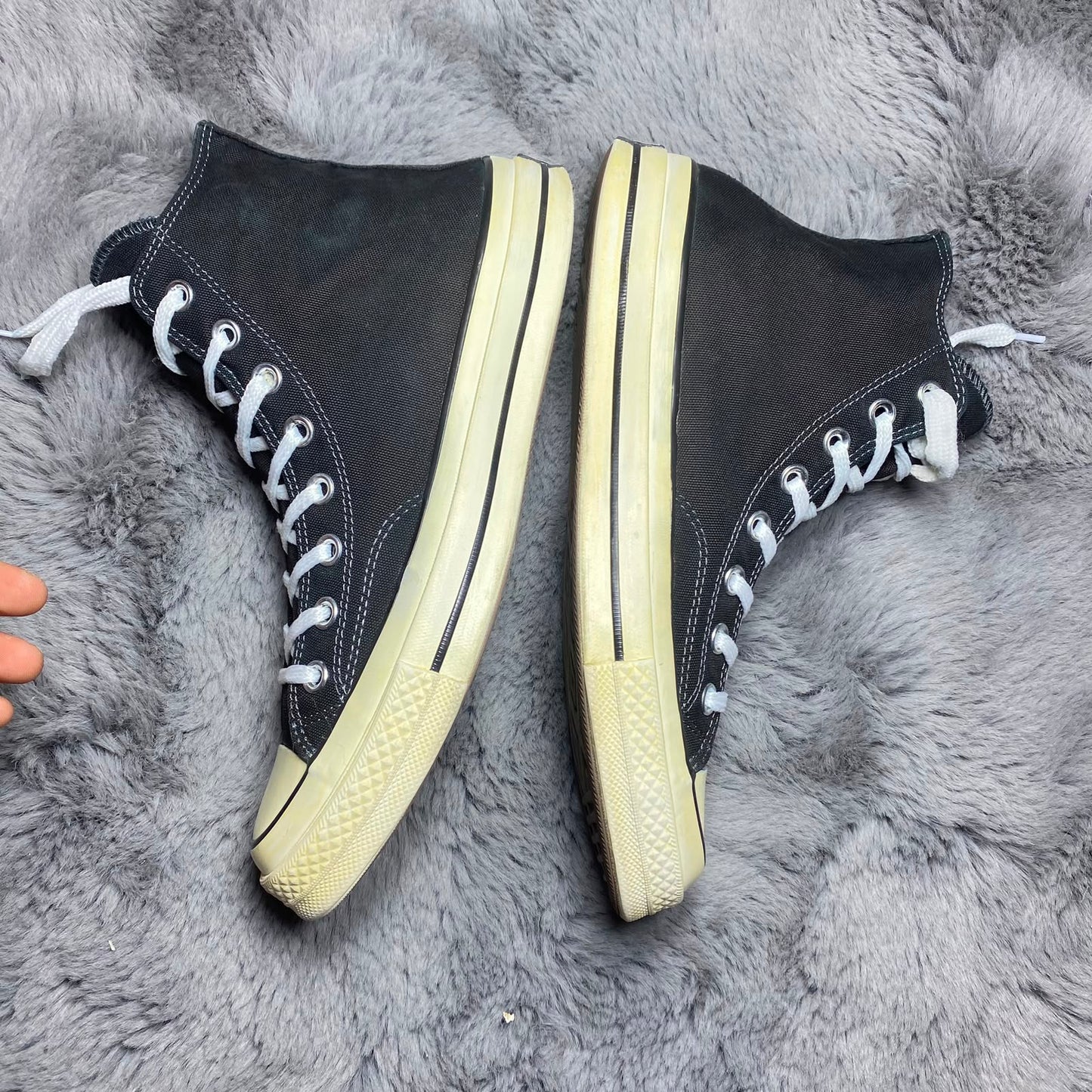 Converse ( Size 42 / 8.5 )
