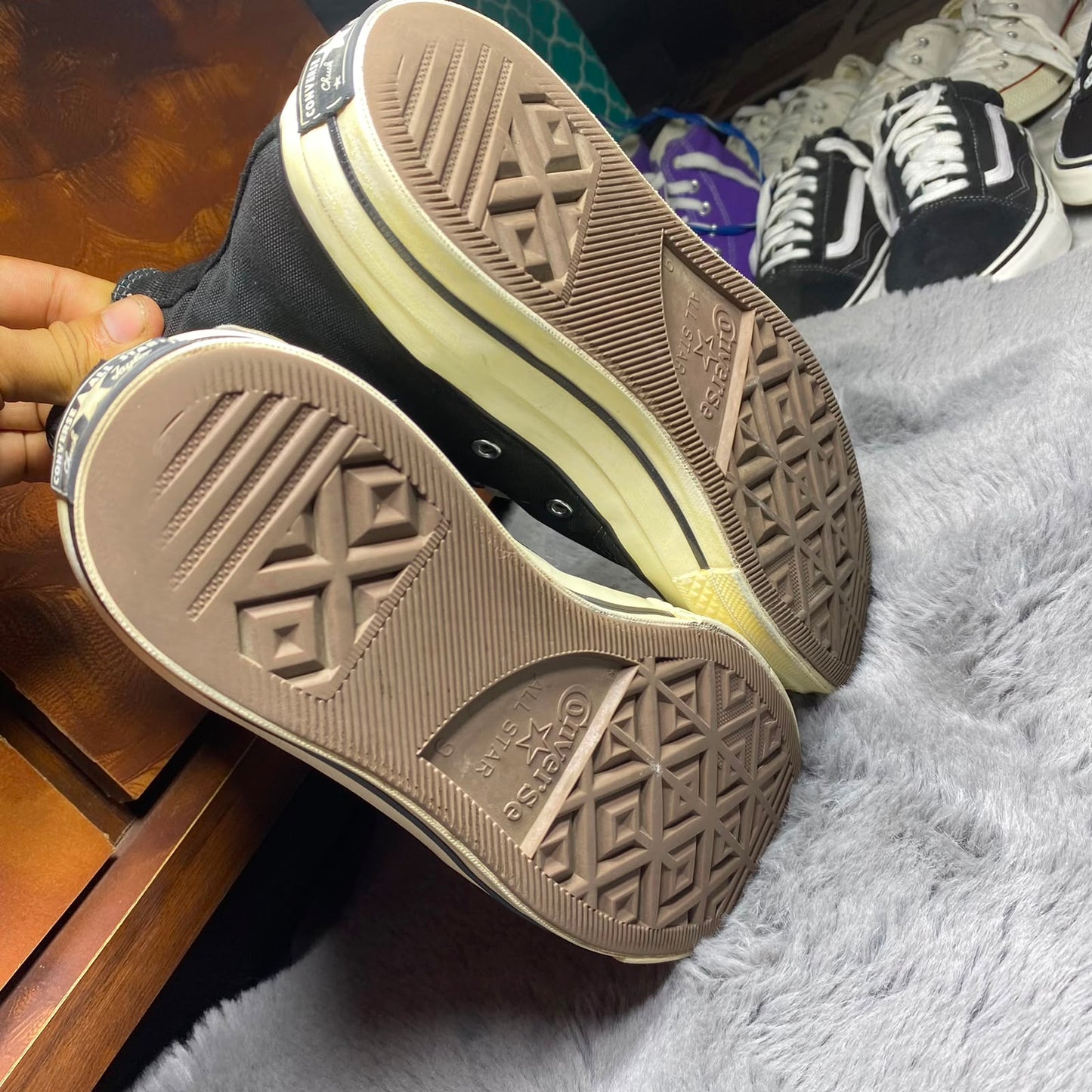 Converse ( Size 42 / 8.5 )