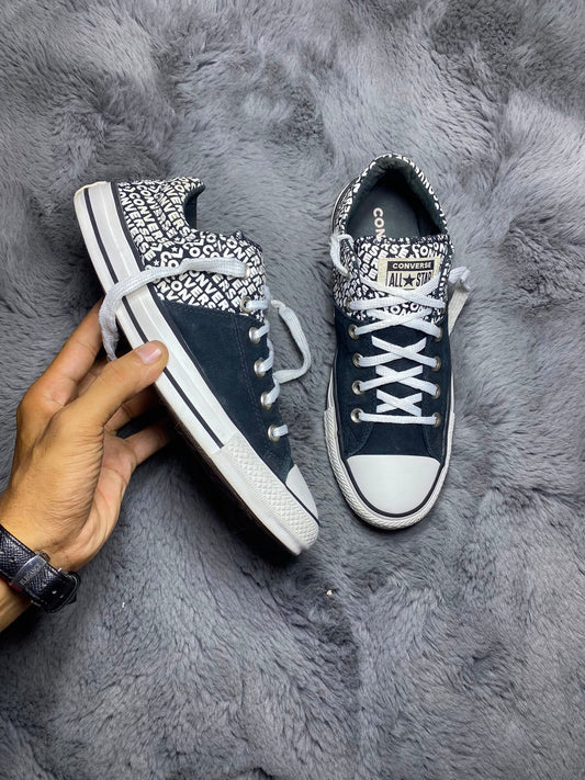 Converse ( Size 41.5 - 42 / 7.5 - 8 )