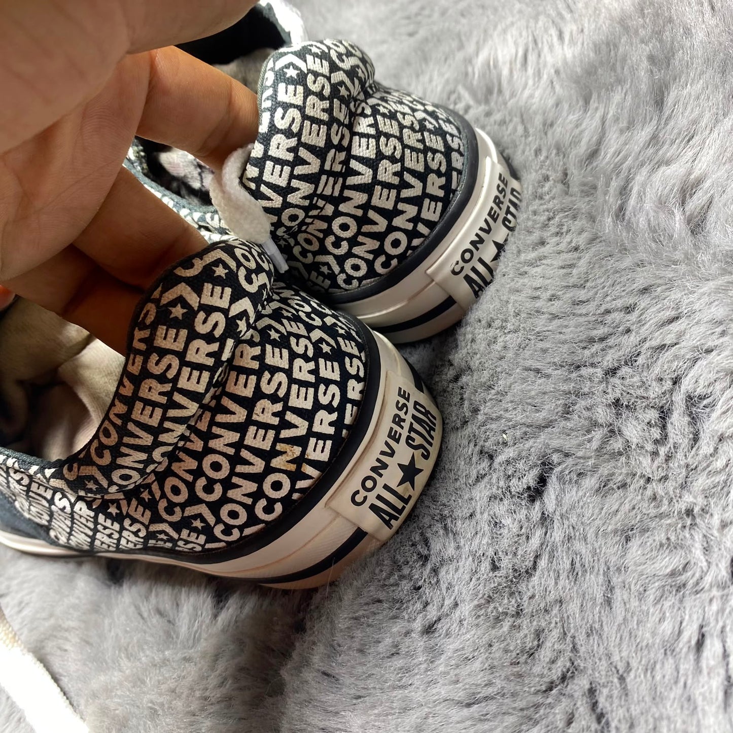 Converse ( Size 41.5 - 42 / 7.5 - 8 )