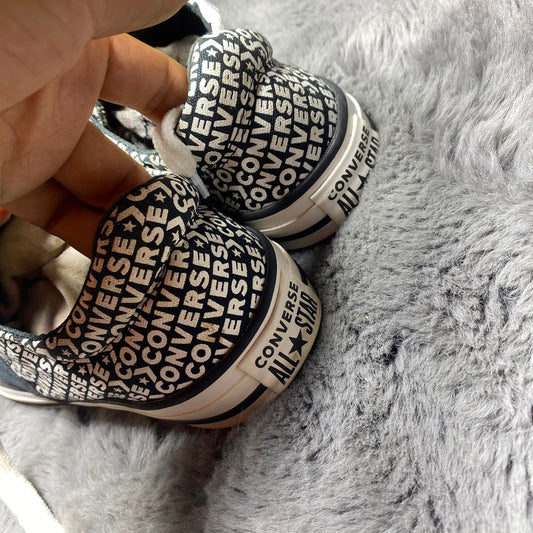 Converse ( Size 41.5 - 42 / 7.5 - 8 )