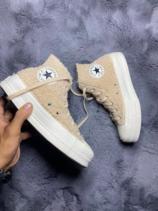 Converse ( Size 38 / 5.5 )