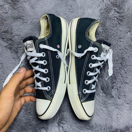 Converse ( Size 39.5 - 40 / 6.5 )