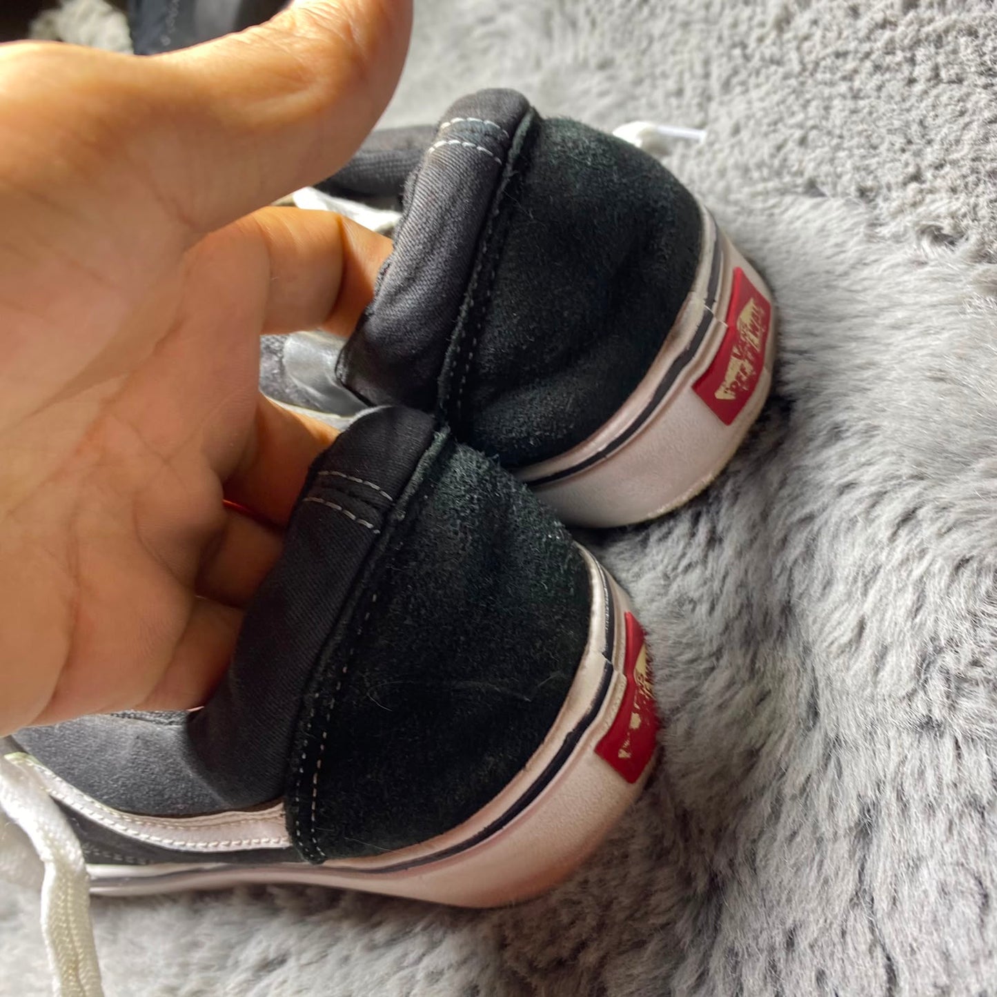 VANS ( Size 42.5-43 /  8.5 )