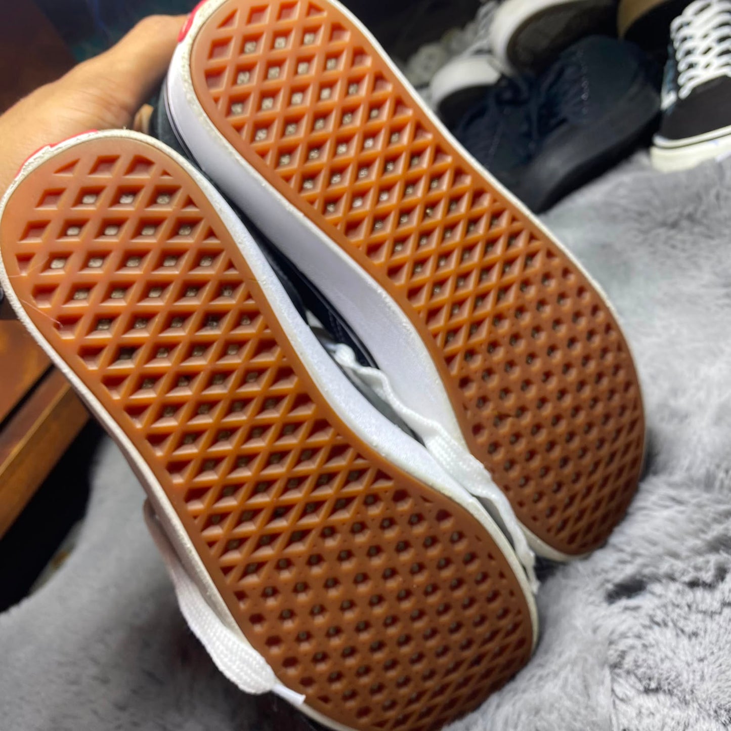 VANS ( Size 42.5-43 /  8.5 )