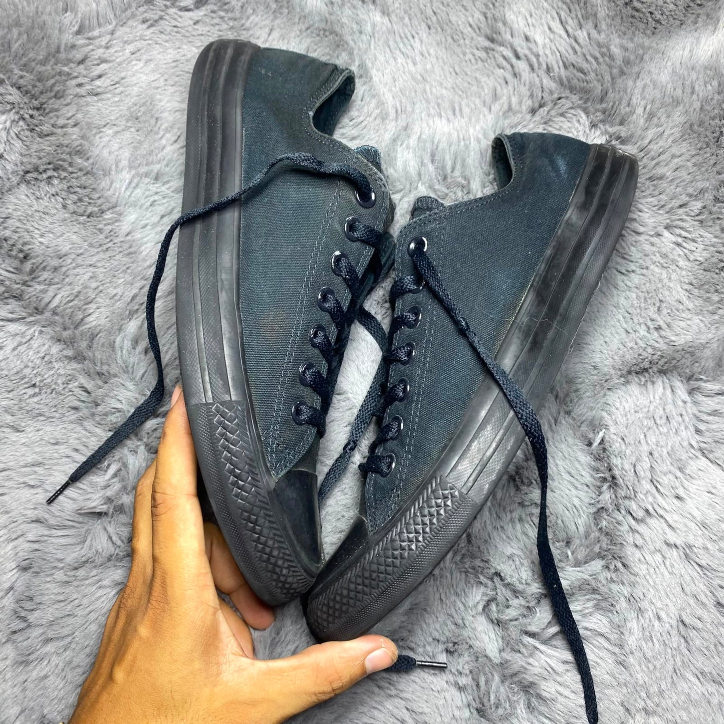 Converse ( Size 42.5 -43 / 8.5 - 9 )
