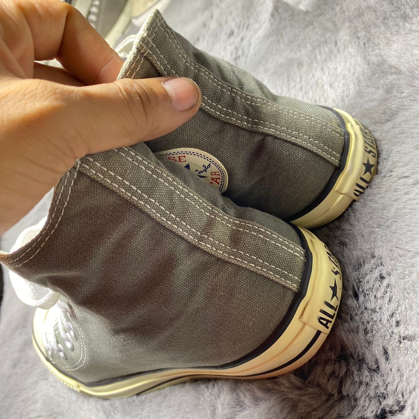 Converse ( Size 41.5 - 42 / 7.5 - 8 )