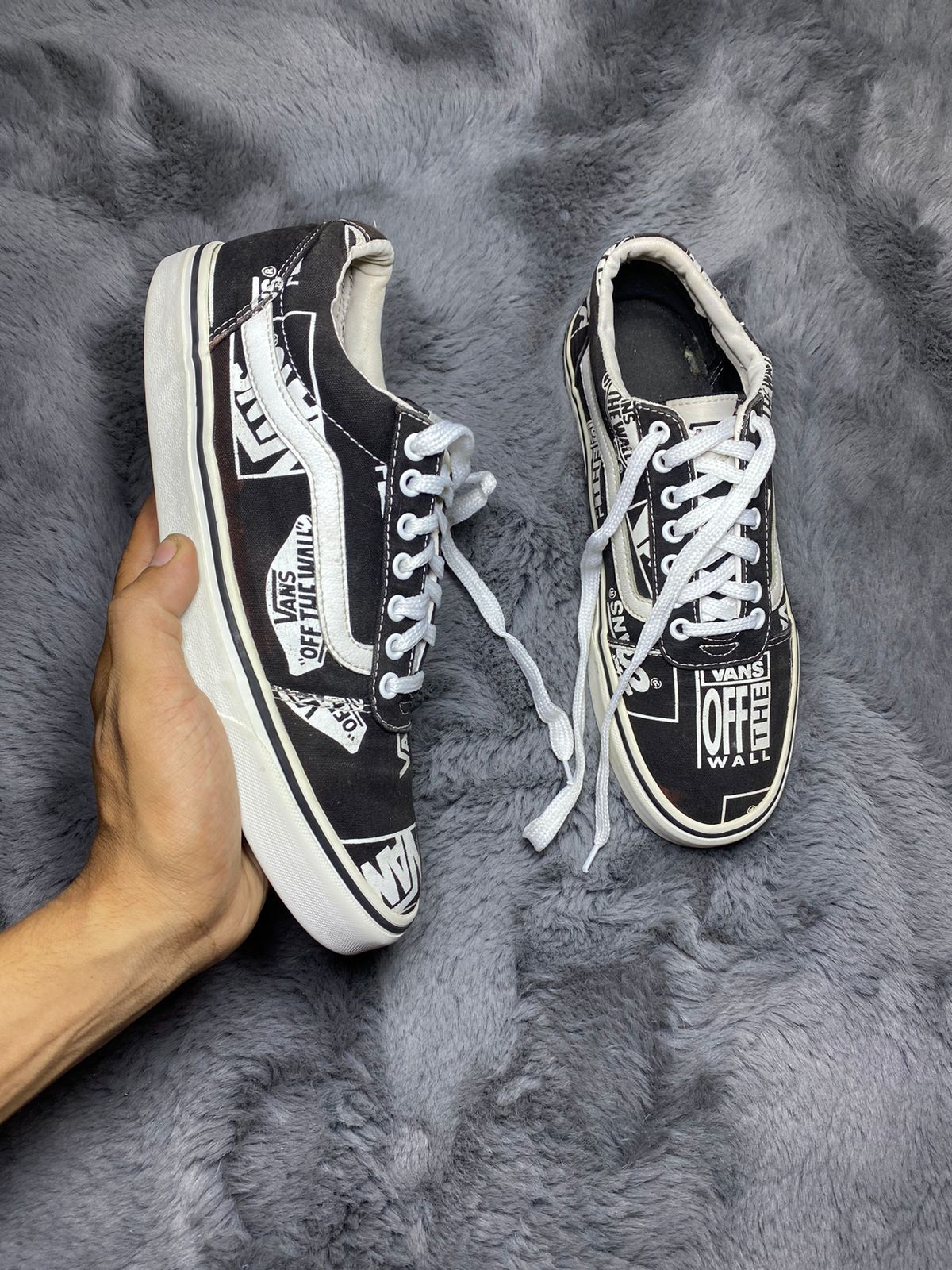 VANS ( Size 42.5-43 /  8.5 )