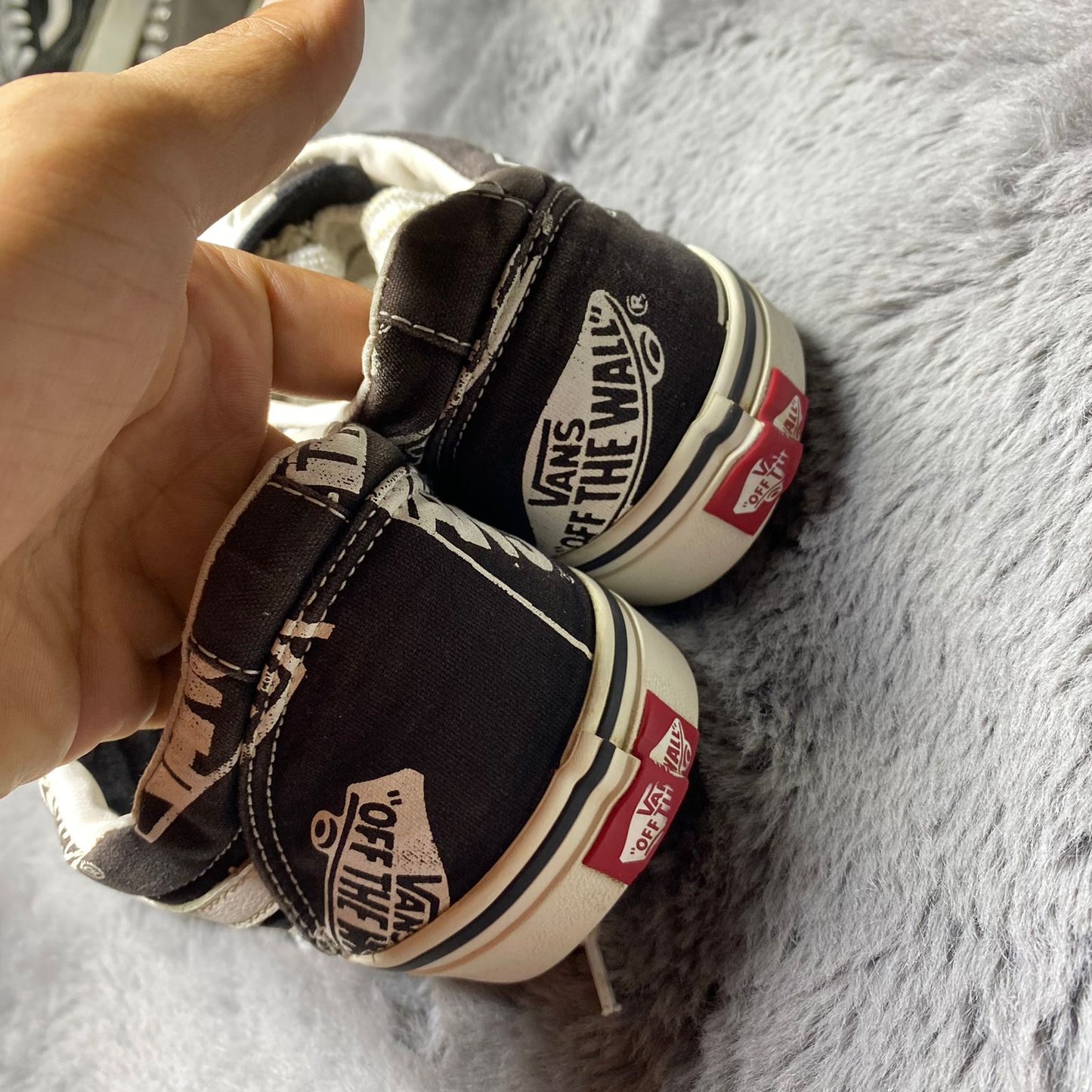 VANS ( Size 42.5-43 /  8.5 )