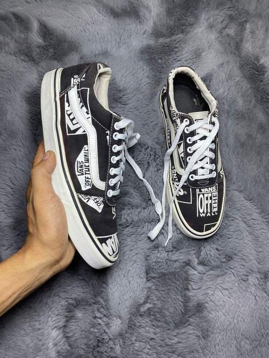 VANS ( Size 42.5-43 /  8.5 )