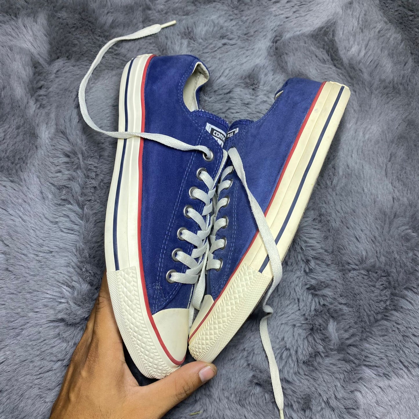 Converse ( Size 42.5 -43 / 8.5 - 9 )
