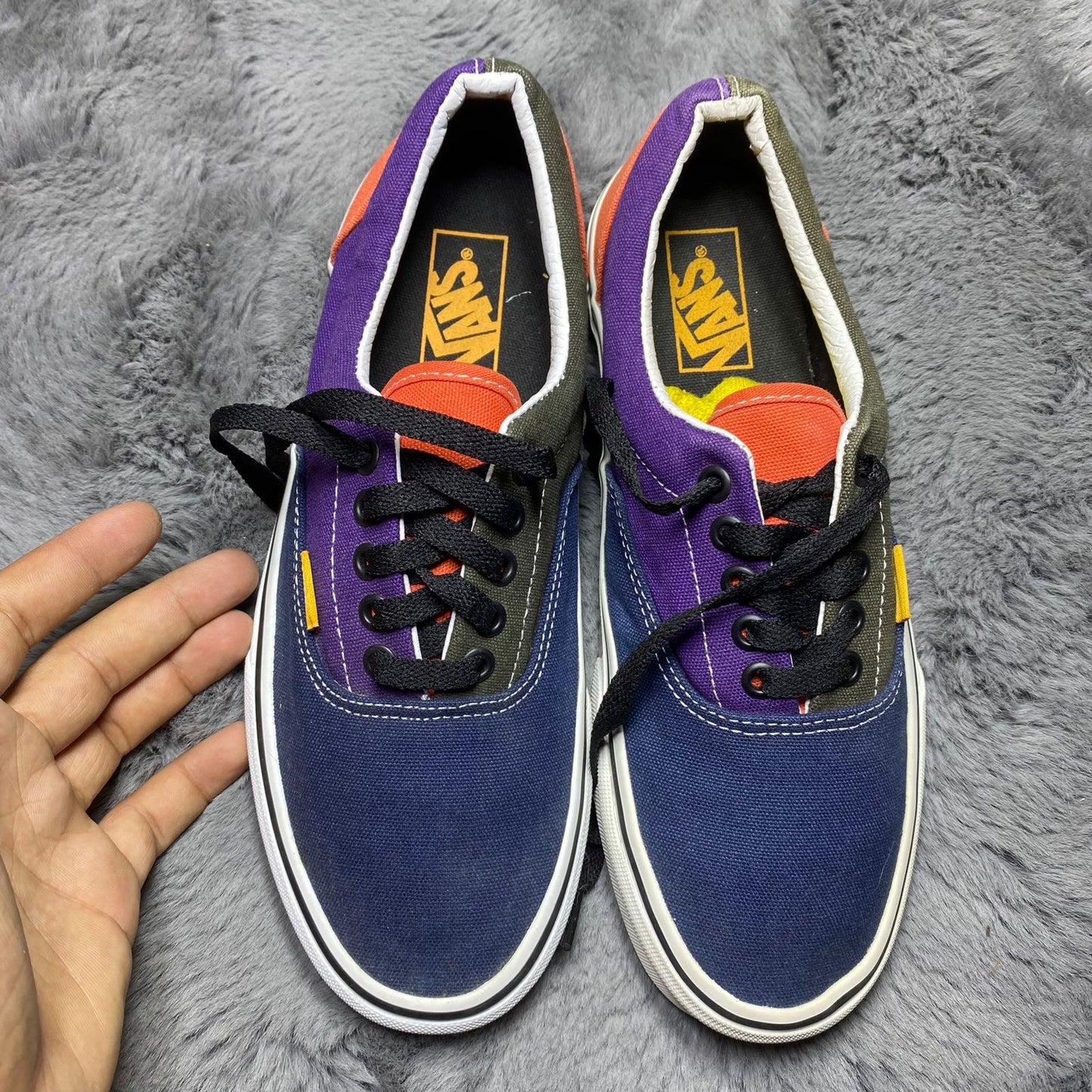 VANS ( Size 40.5 - 41 / 6.5 - 7 )