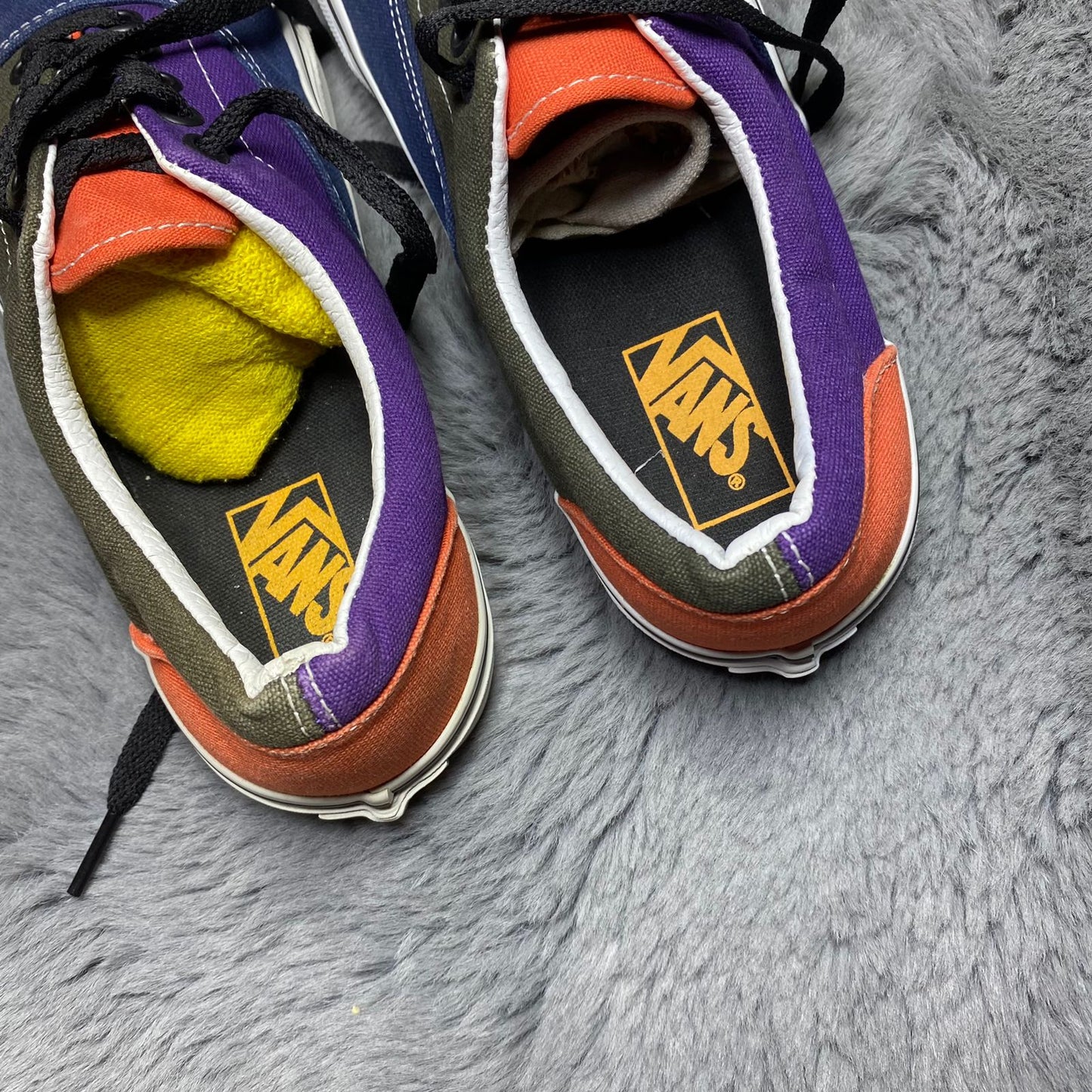 VANS ( Size 40.5 - 41 / 6.5 - 7 )