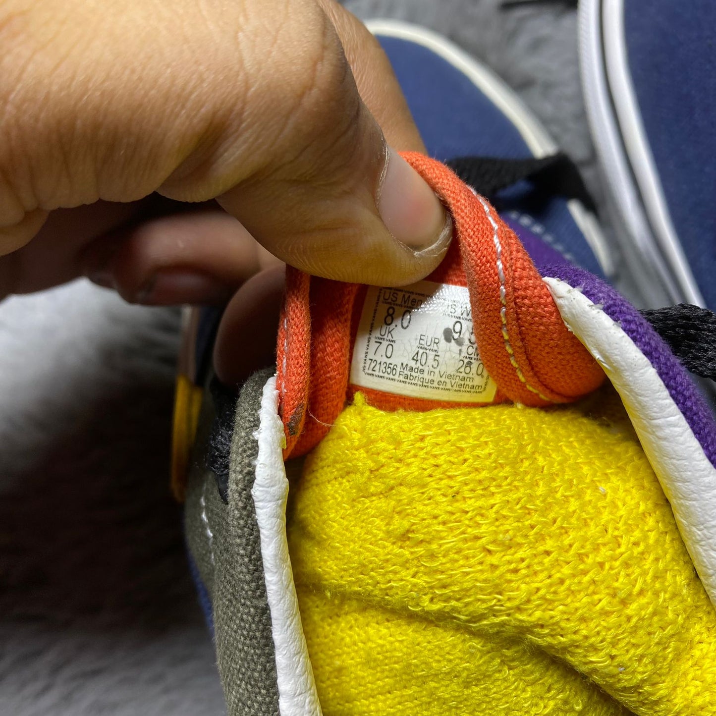 VANS ( Size 40.5 - 41 / 6.5 - 7 )