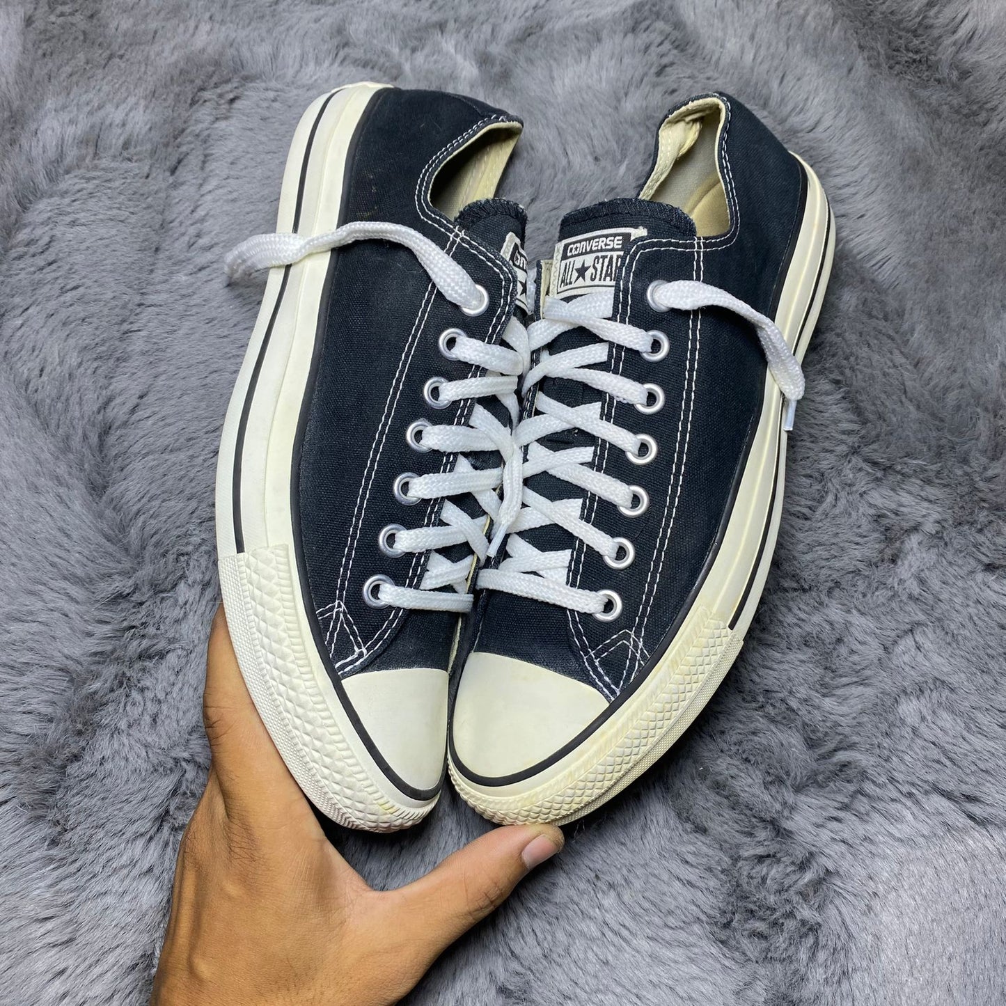Converse ( Size 42.5 -43 / 8.5 - 9 )