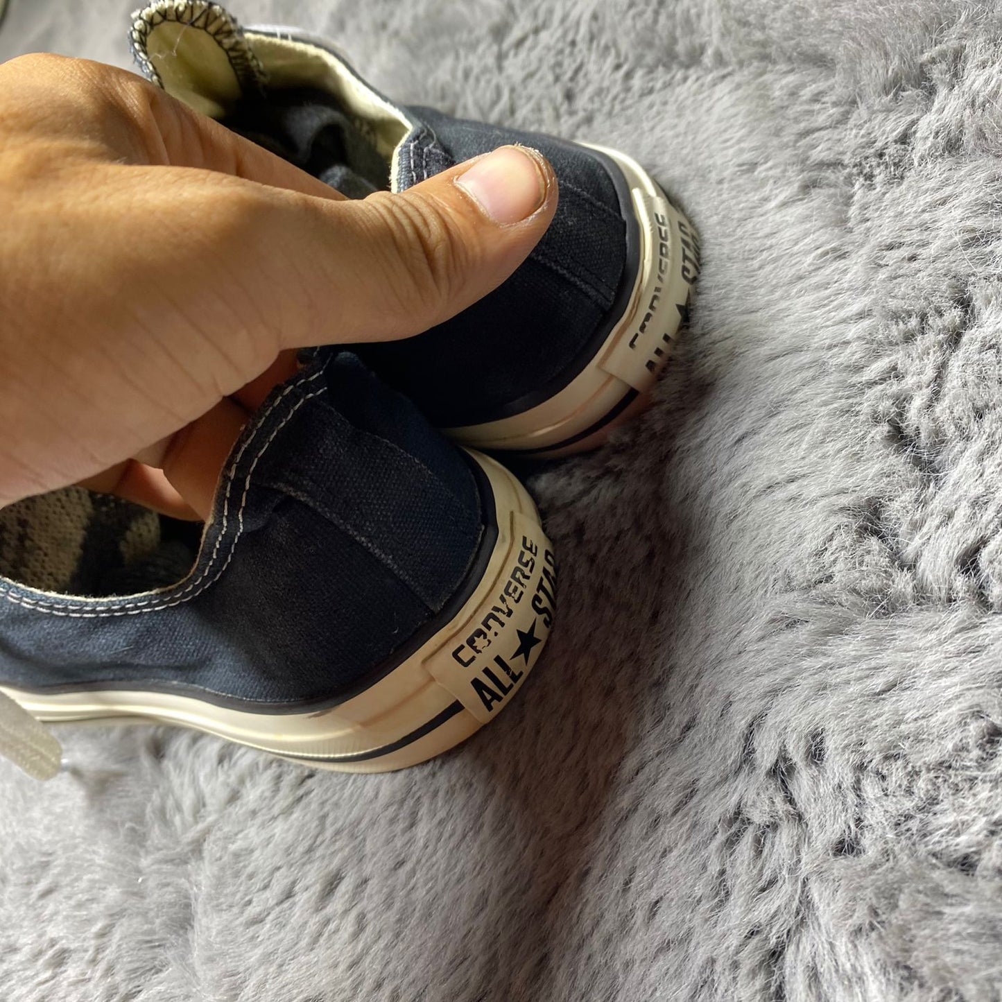 Converse ( Size 42.5 -43 / 8.5 - 9 )