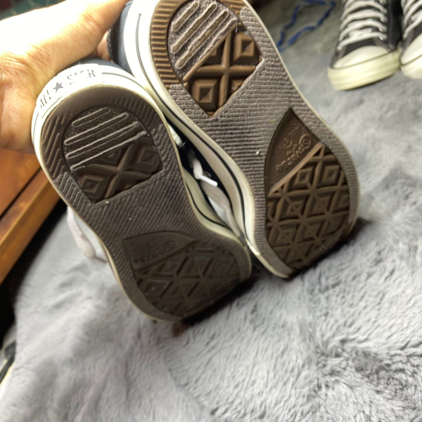 Converse ( Size 42.5 -43 / 8.5 - 9 )