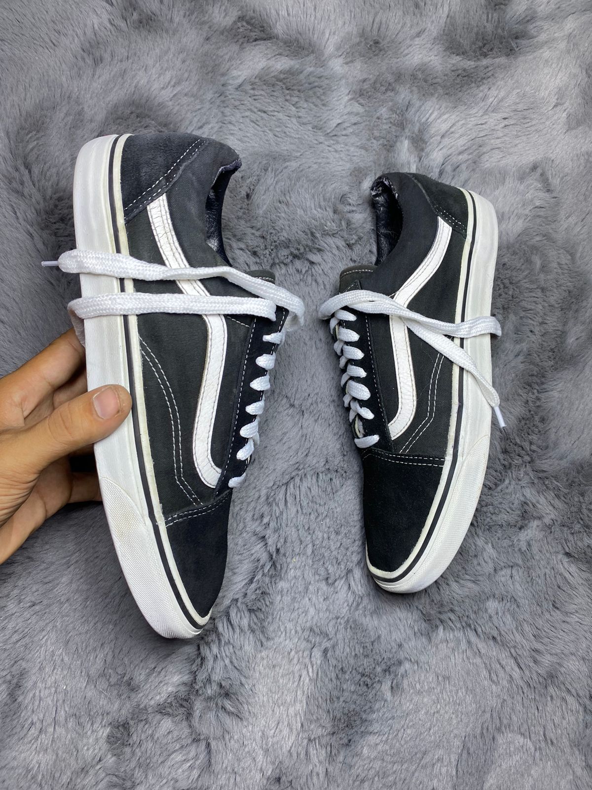 VANS ( Size 43 /  8.5-9 )