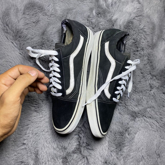 VANS ( Size 43 /  8.5-9 )