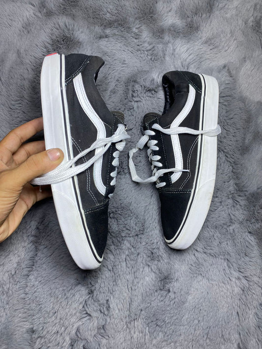 VANS ( Size 43 /  8.5-9 )