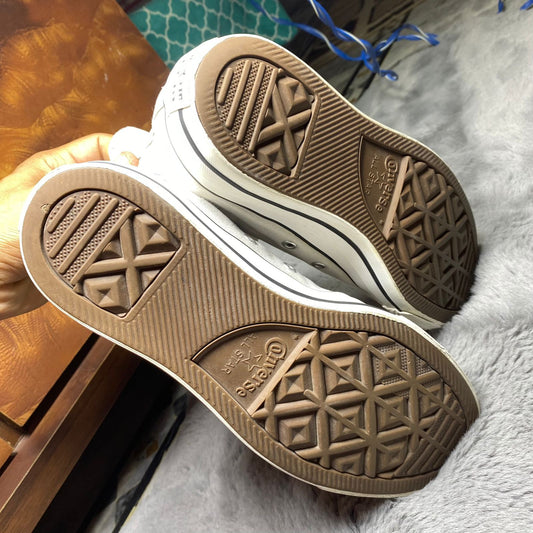 Converse ( Size 41 / 7.5 )