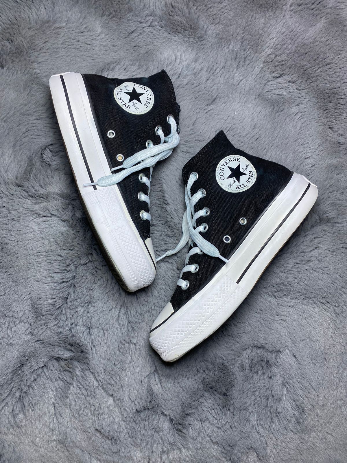 Converse ( Size 37 / 4.5 )