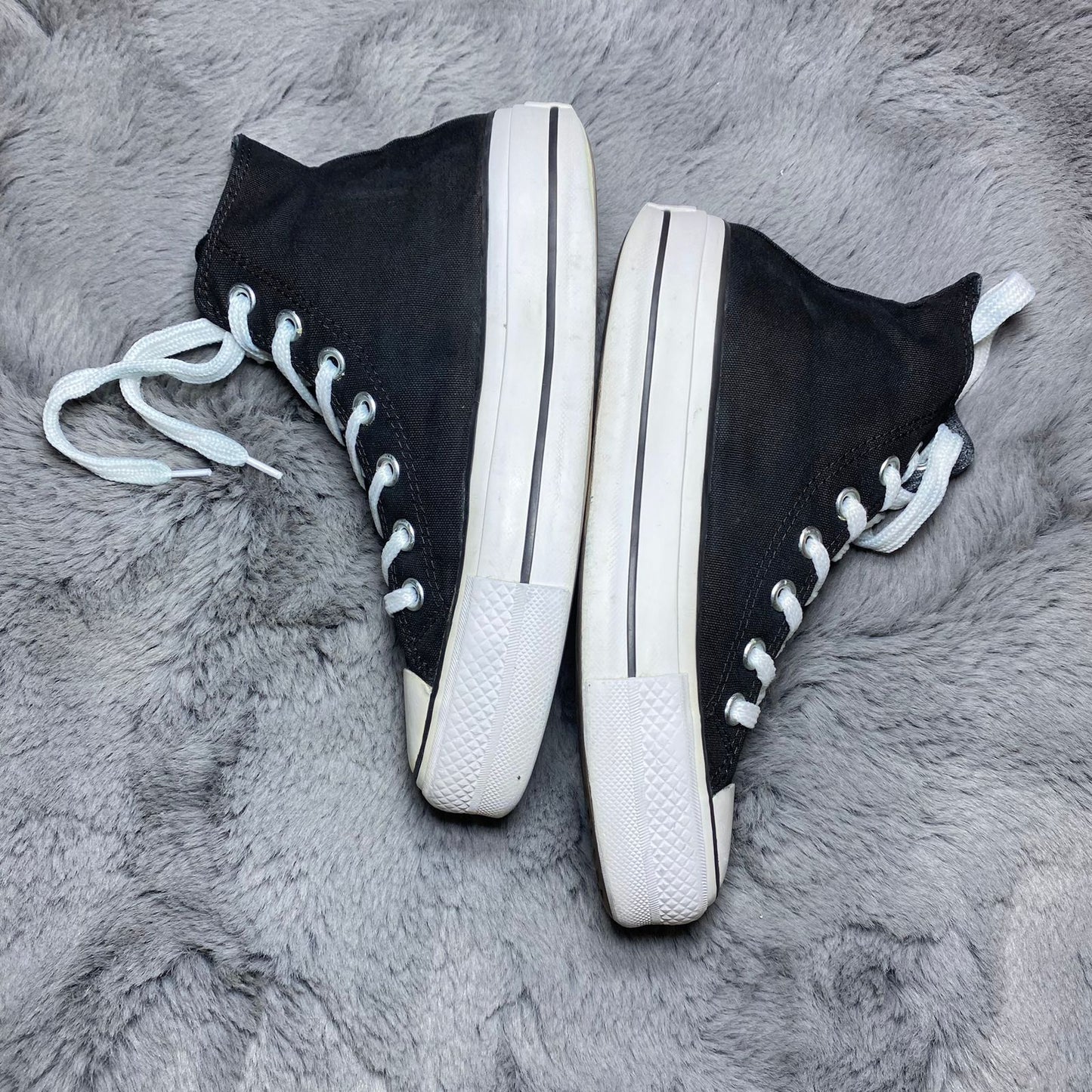 Converse ( Size 37 / 4.5 )
