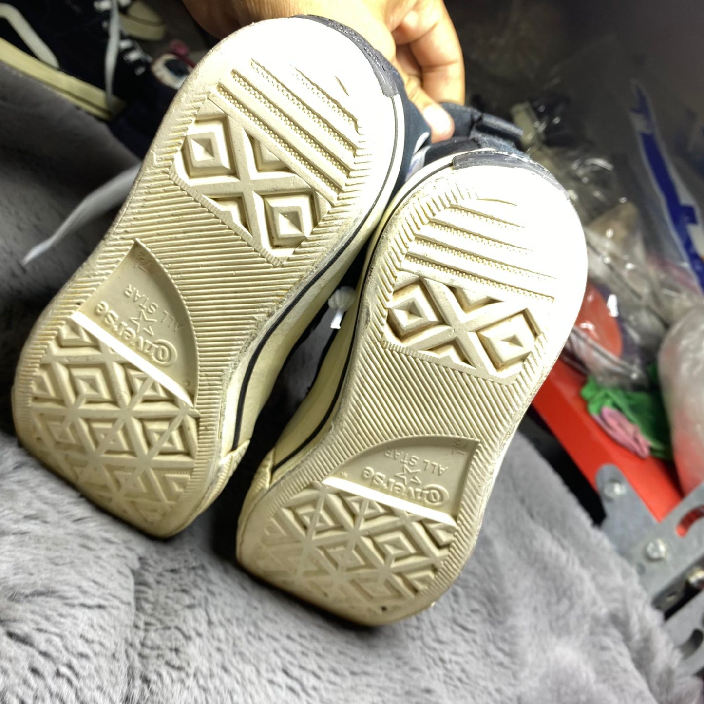 Converse ( Size 41 / 7.5 )