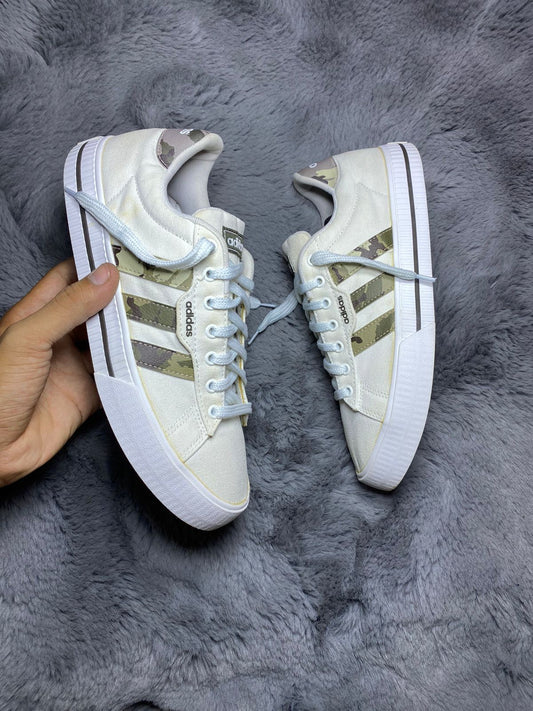AD!DAS ( Size 41 / 7.5 )