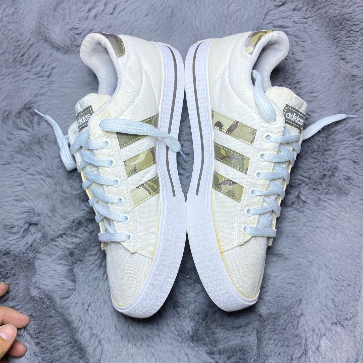 AD!DAS ( Size 41 / 7.5 )