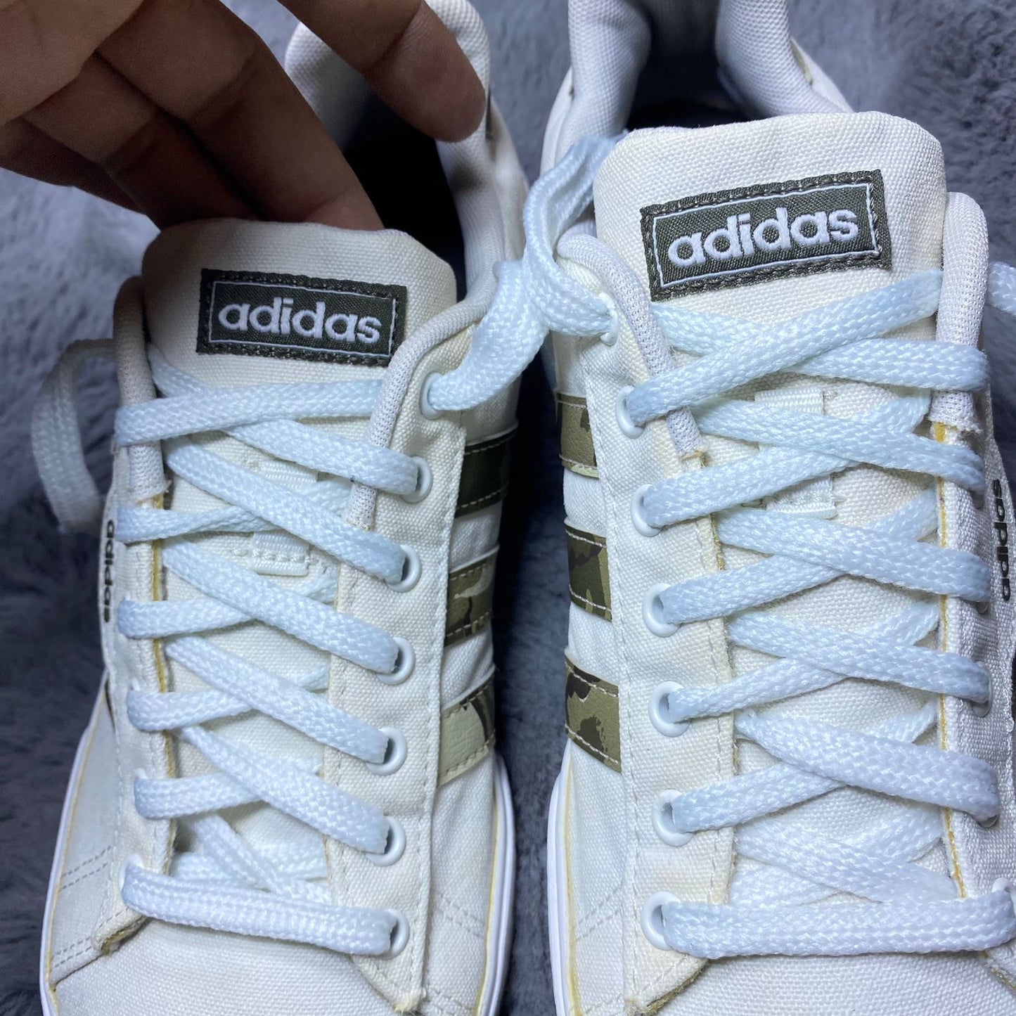 AD!DAS ( Size 41 / 7.5 )