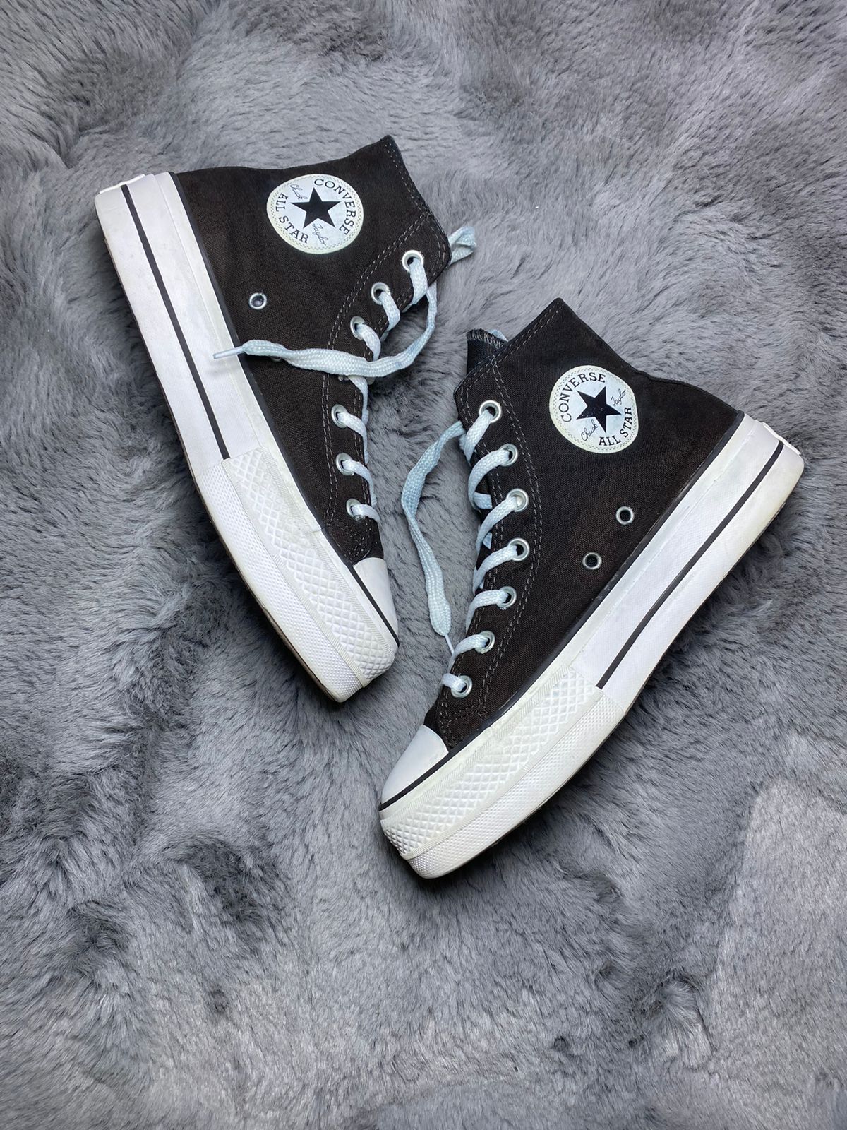 Converse ( Size 39 / 6 )