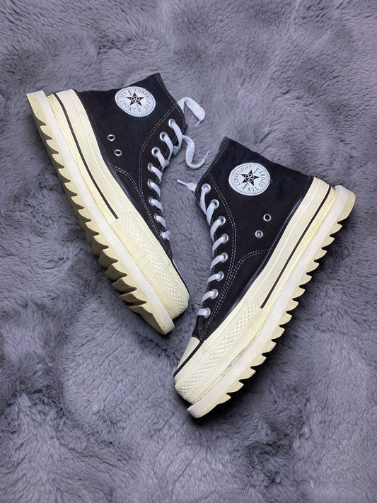 Converse ( Size 42 / 8.5 )