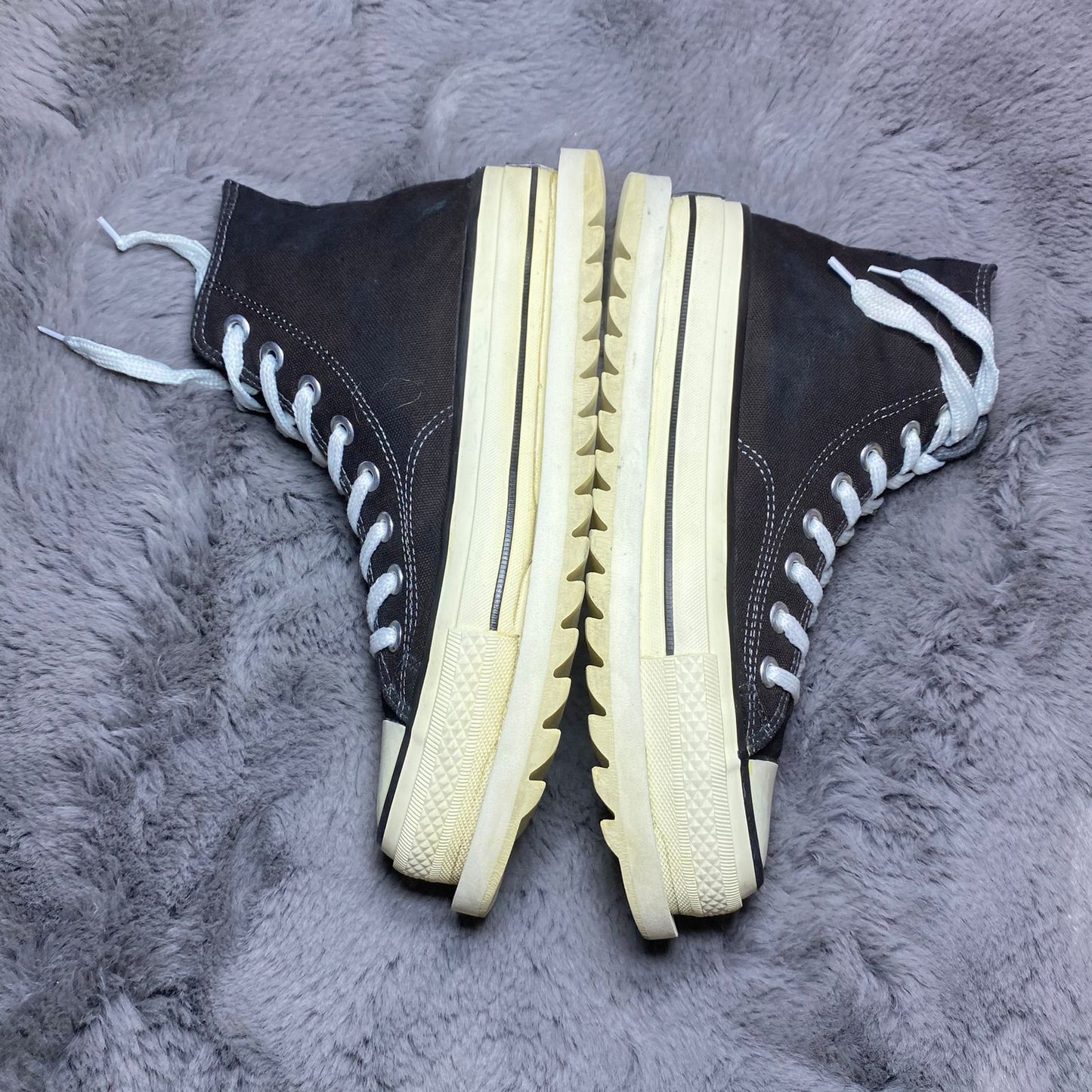Converse ( Size 42 / 8.5 )
