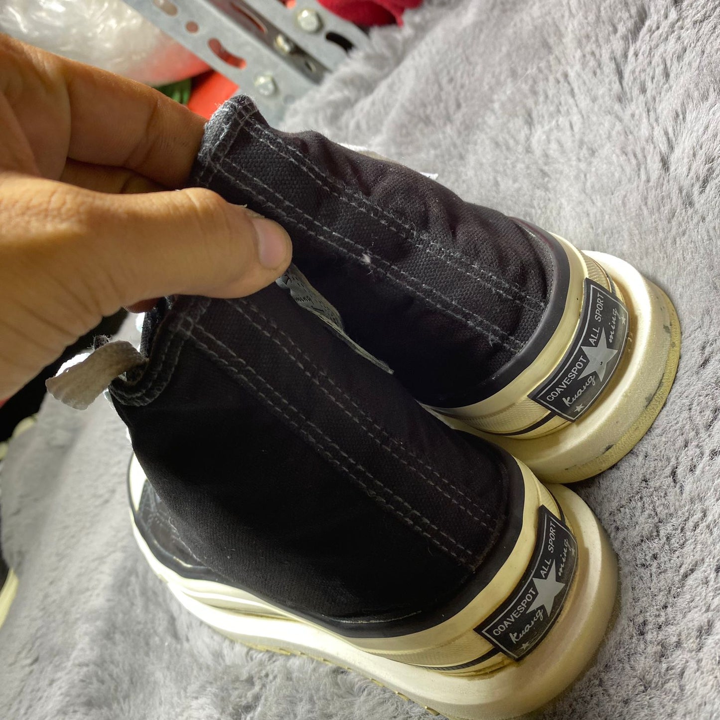 Converse ( Size 42 / 8.5 )