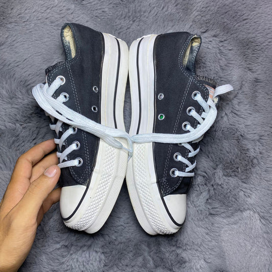 Converse ( Size 39 / 6 )