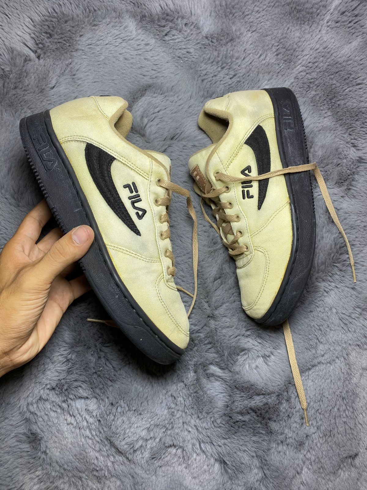 F!LA ( Size 42 / 8.5 )
