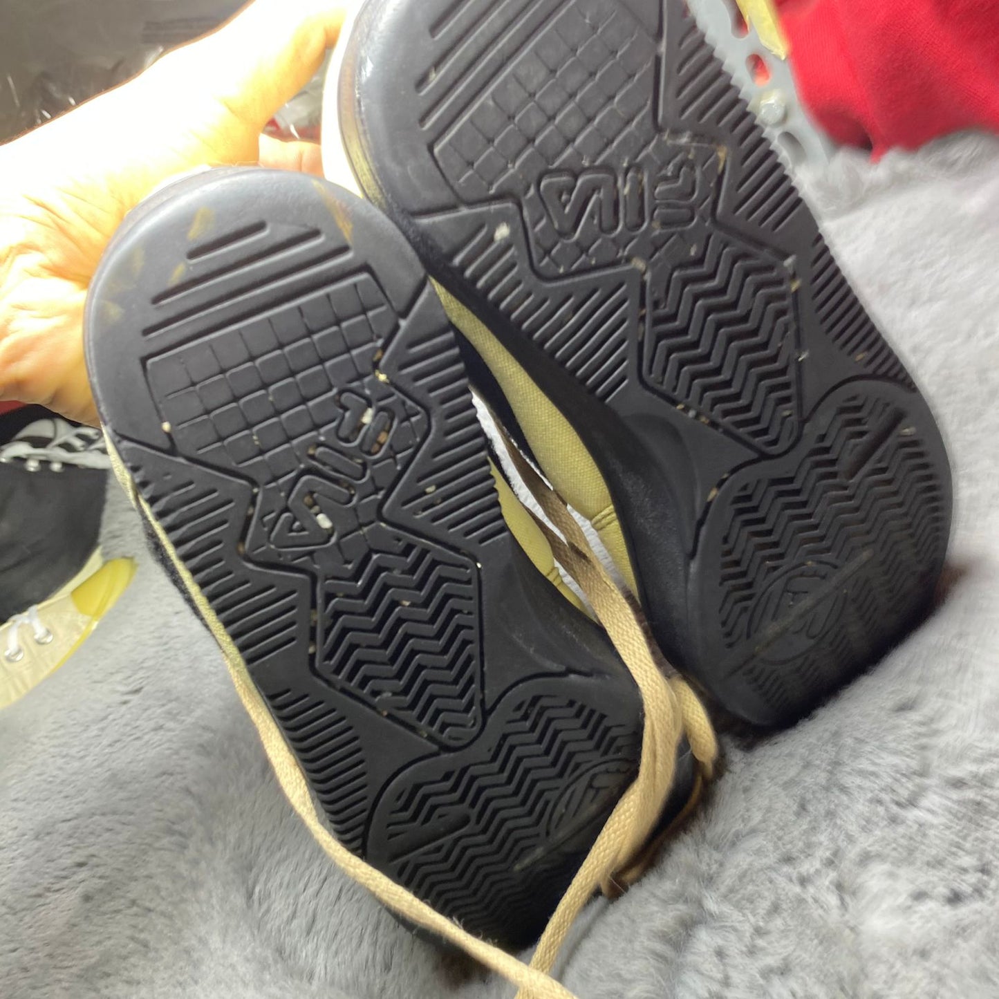 F!LA ( Size 42 / 8.5 )